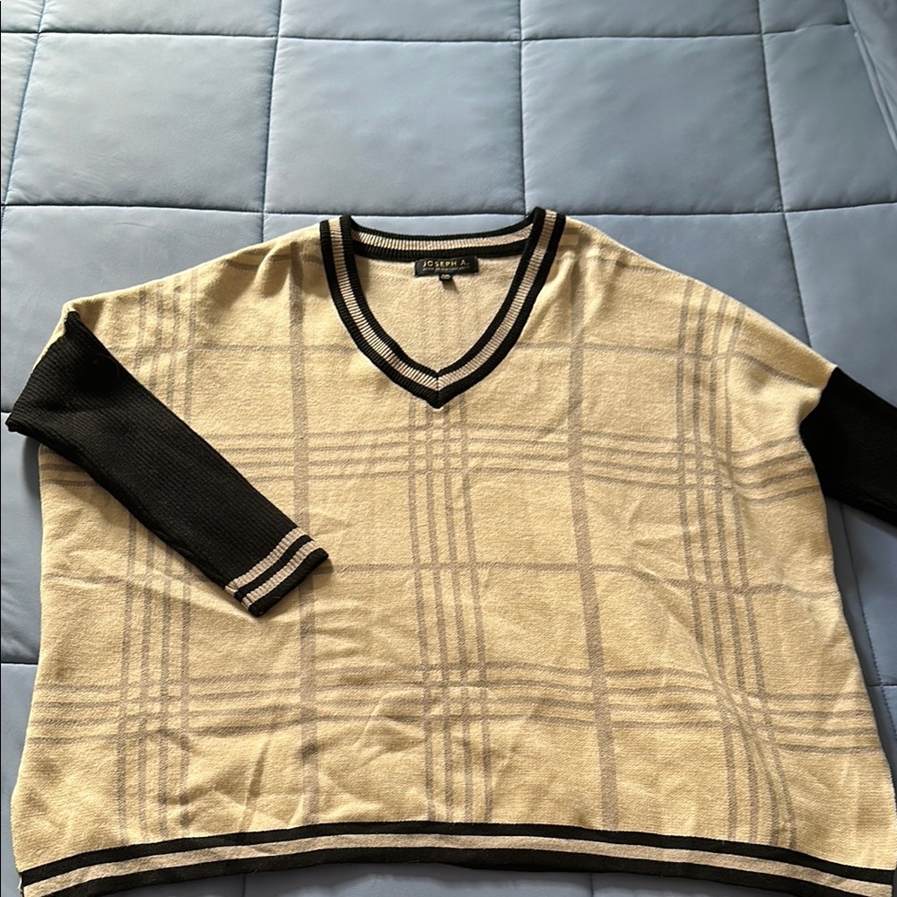 Joseph A women’s  Beige and Black Sweater